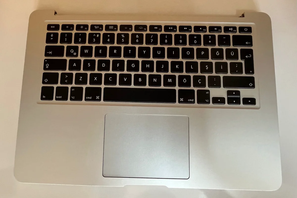 MacBook A1466 Orjinal Üst Kasa Klavye Touchpad